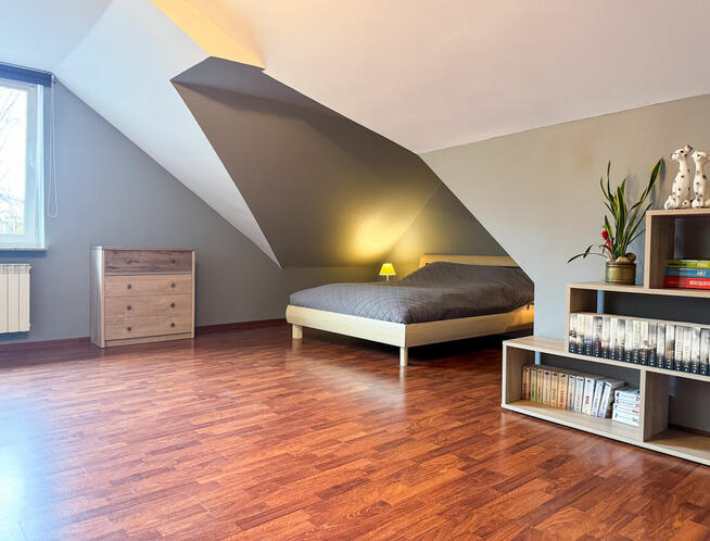 Dom z pięknym ogrodem w dzielnicy Stradom