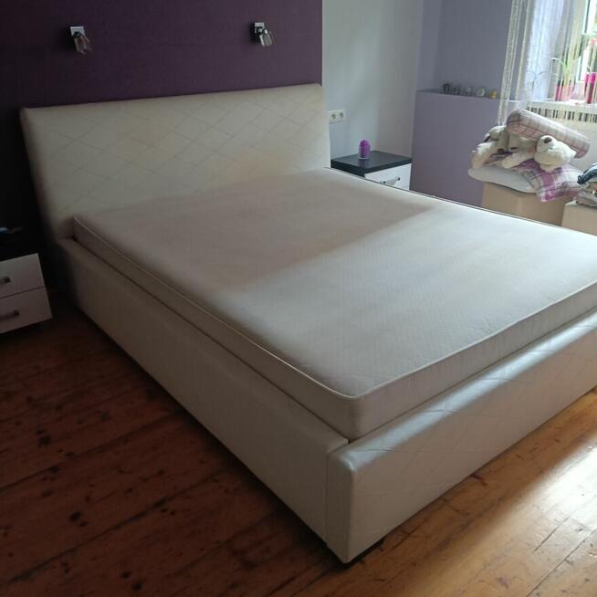 Łóżko do sypialni