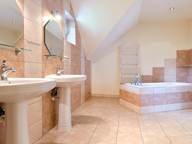 Dom z pięknym ogrodem w dzielnicy Stradom