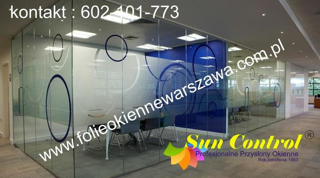 Montaż folii dekoracyjnych na szkło