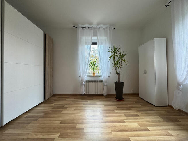 Dom z pięknym ogrodem w dzielnicy Stradom