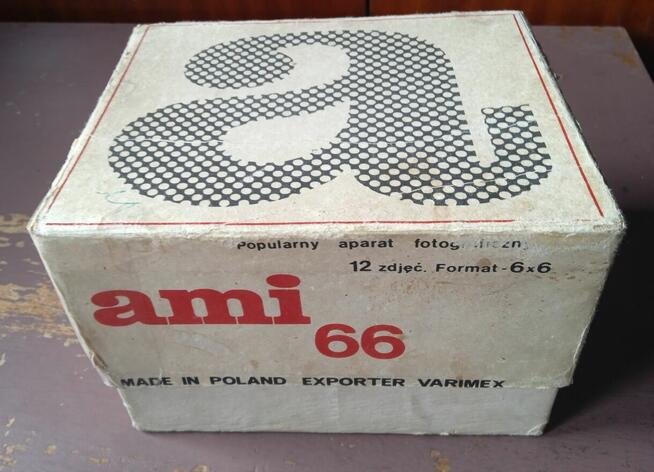 Analogowy aparat fotograficzny z lat PRL dla kolekcjonera