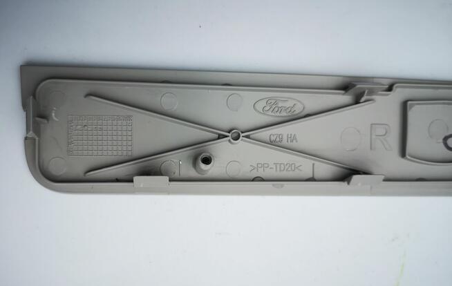 Zatyczka prawej listwy wykończenia boku dachu Galaxy S-max