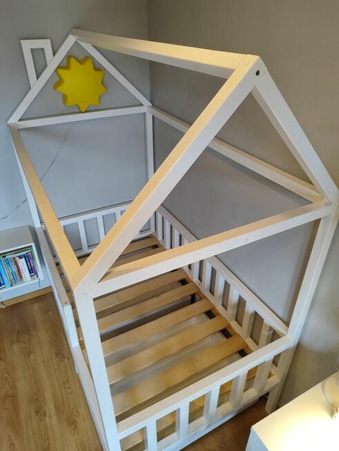 Łóżeczko domek, solidne, lite drewno