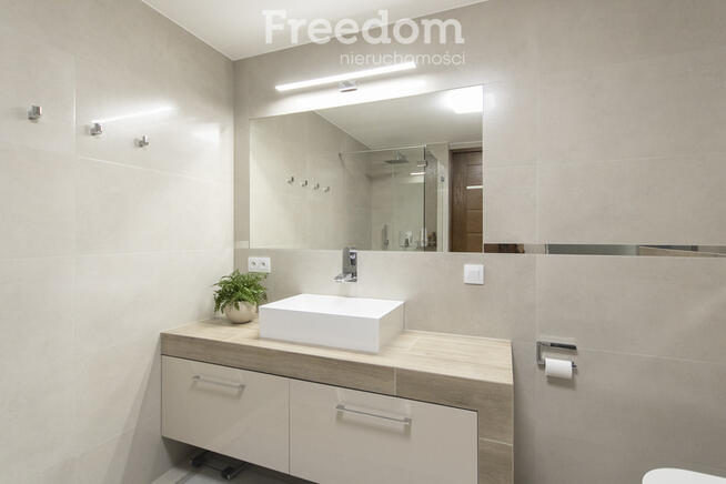 Nowoczesny dom z ogrodem i pełnym wyposażeniem