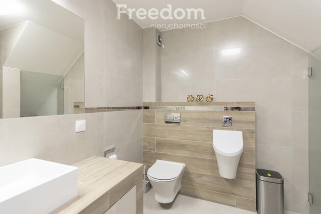 Nowoczesny dom z ogrodem i pełnym wyposażeniem