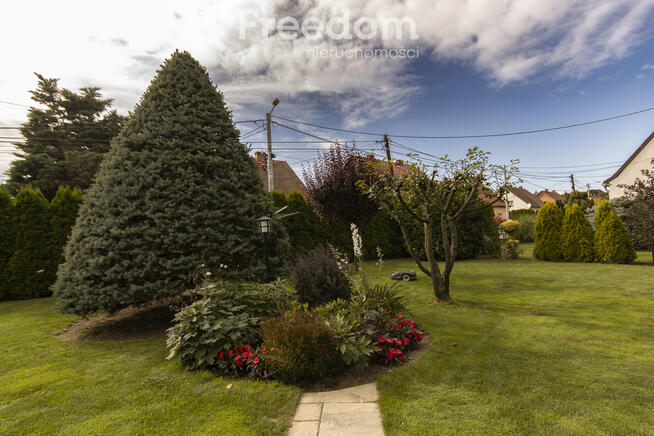 Nowoczesny dom z ogrodem i pełnym wyposażeniem
