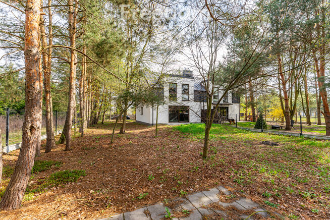 Nowoczesny bliźniak z ogrodem i garażem Baszkówka