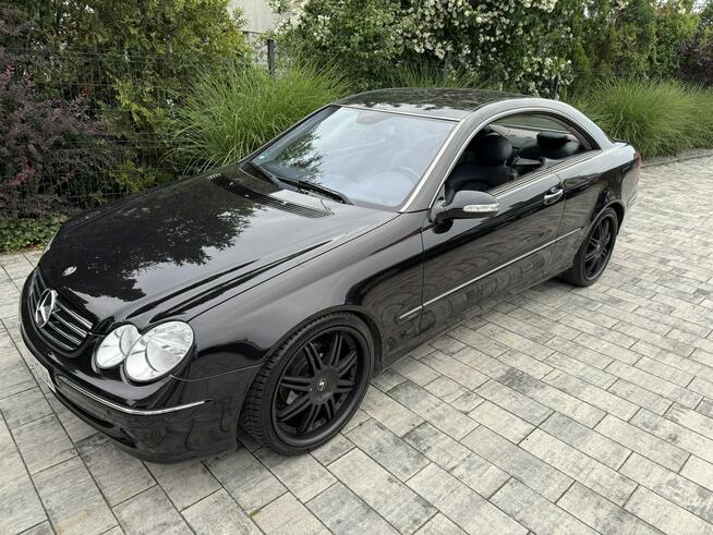 Mercedes CLK 200 czarna na czarnych felgach