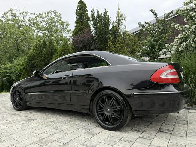 Mercedes CLK 200 czarna na czarnych felgach