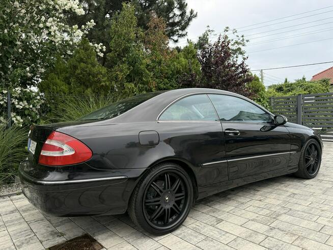 Mercedes CLK 200 czarna na czarnych felgach