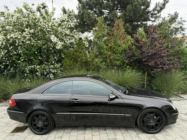 Mercedes CLK 200 czarna na czarnych felgach
