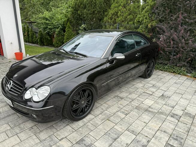 Mercedes CLK 200 czarna na czarnych felgach