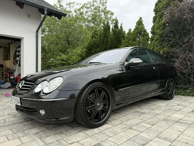 Mercedes CLK 200 czarna na czarnych felgach