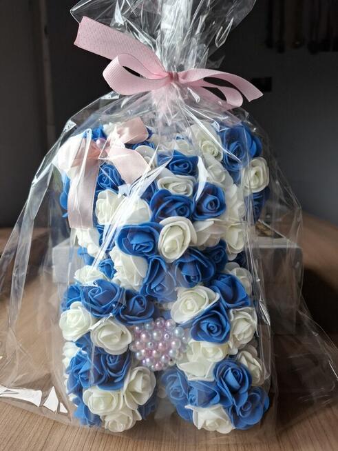 Miś z piankowych róż wys ok 26cm