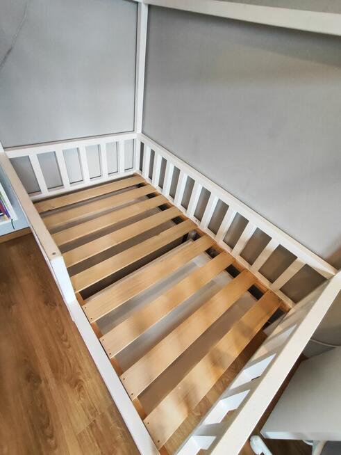 Łóżeczko domek, solidne, lite drewno