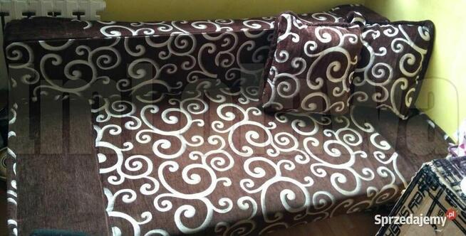 sofa łóżko rozkładane z miejscem na pościel + poduszki