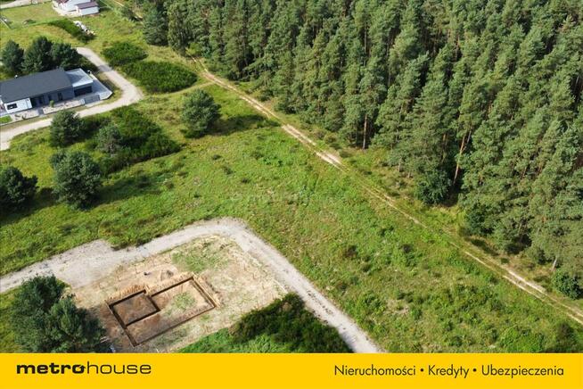 Uzbrojona działka pod lasem pod Kołobrzegiem