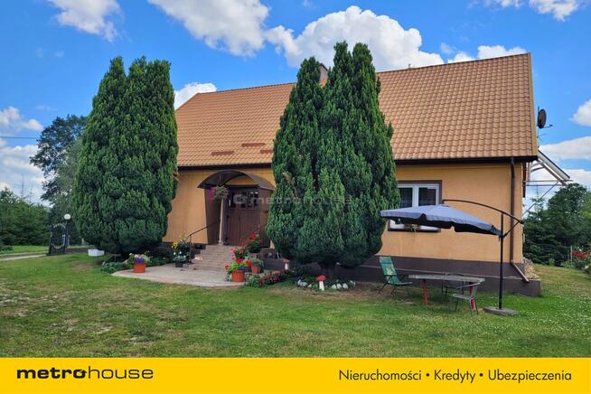 Zadbane siedlisko w pięknej i cichej okolicy.