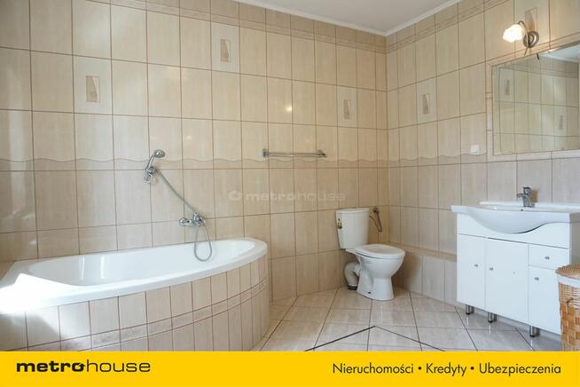 Zadbane siedlisko w pięknej i cichej okolicy.