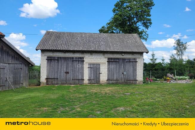 Zadbane siedlisko w pięknej i cichej okolicy.