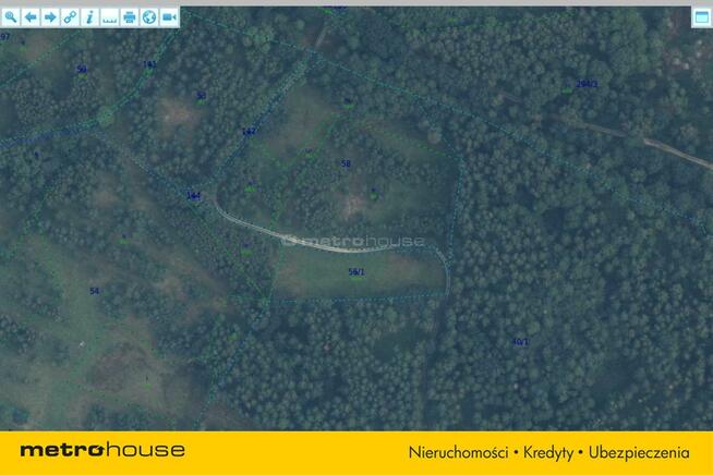 Duża działka budowlana w wydanymi warunkami.