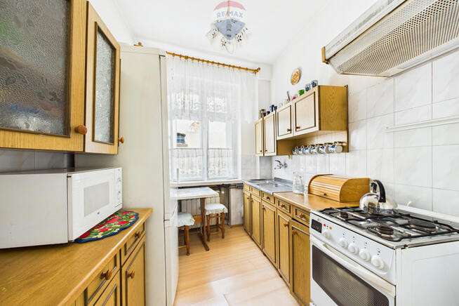 Kamienica: mieszkania, 2 lokale usługowe, 3 garaże