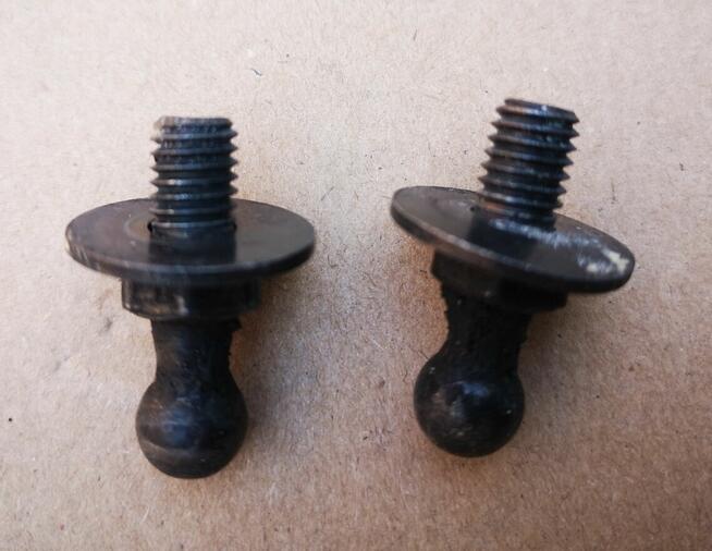 Mocowanie przegub kulowy siłownika klapy Mitsubishi ASX