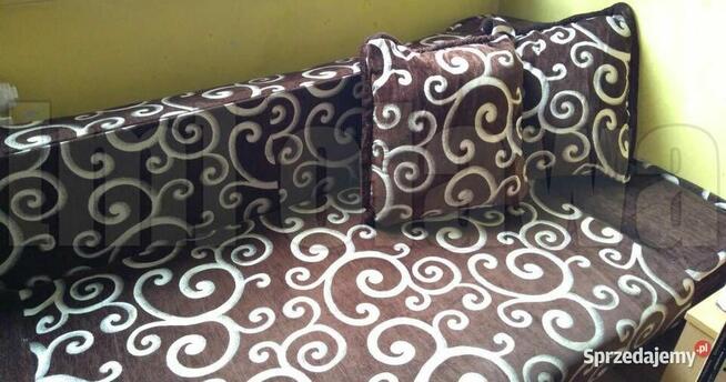 sofa łóżko rozkładane z miejscem na pościel + poduszki