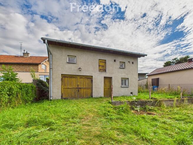 Dom w Olsztynku z budynkiem gospodarczym