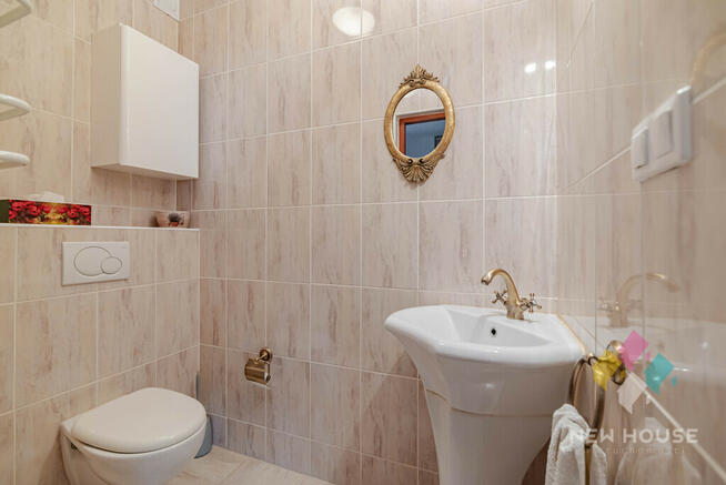 Dom na wzniesieniu z tarasem, działka 5882 m2