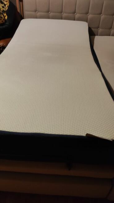 Elektrycznie regulowane łóżko z dwoma praktycznymi pilotami