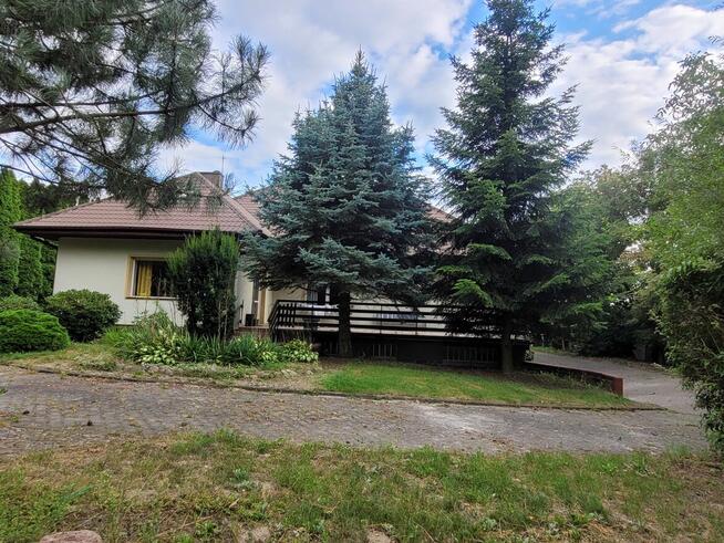 Na sprzedaż dom wolnostojący z ogrodem, dużą działką