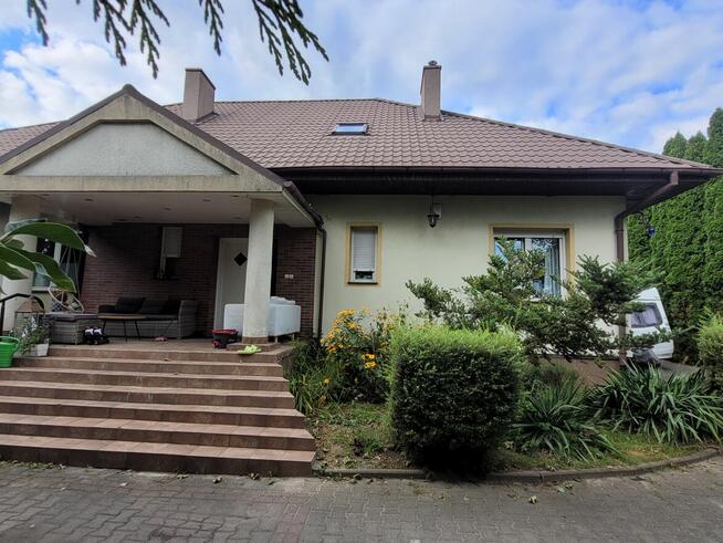 Na sprzedaż dom wolnostojący z ogrodem, dużą działką