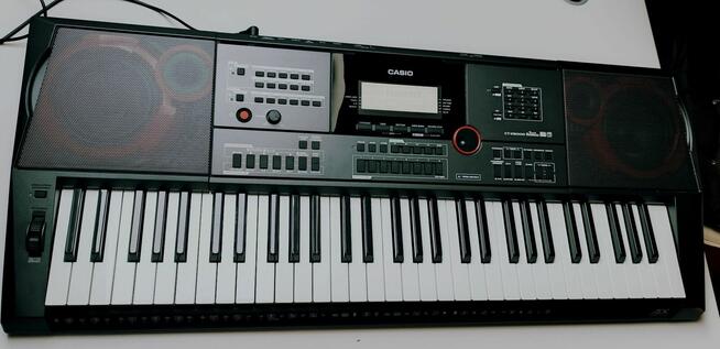 Casio CT - X5000 keyboard