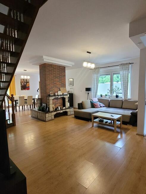 Na sprzedaż dom wolnostojący z ogrodem, dużą działką