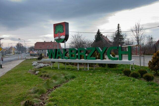Poznam wysoką długowłosom wesołą Kobietę.Cel Poważny