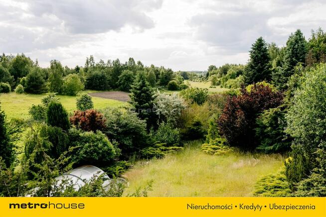 Urokliwa posiadłość z pięknym widokiem i basenem.