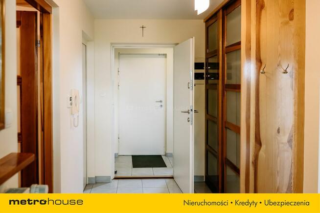 Urokliwa posiadłość z pięknym widokiem i basenem.