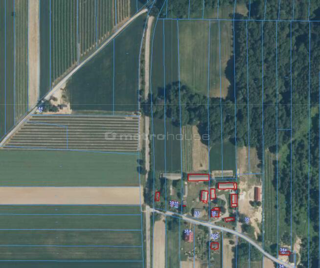 Atrakcyjna działka z zabudowaniami.