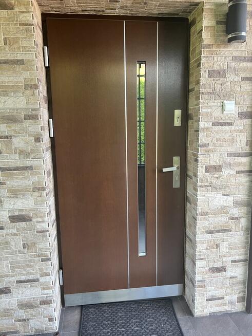 Drzwi zewnętrzne drewniane Wiatrak DP18 kolor orzech