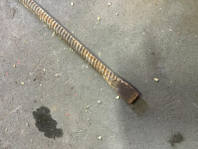 Łom długości 1 m, solidny