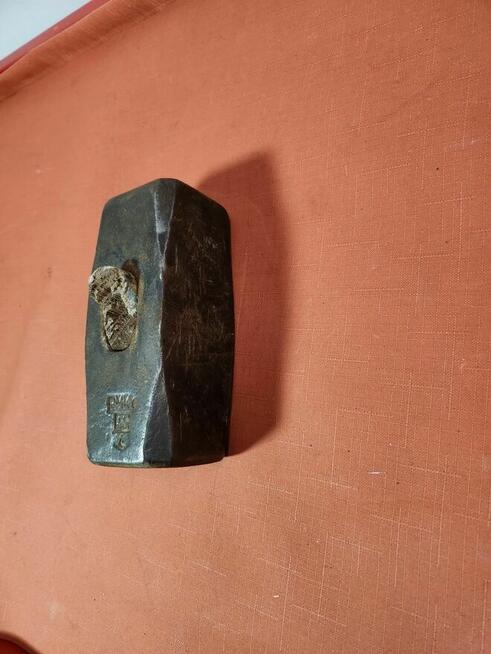 Stara głowica młota kowalskiego lata 70