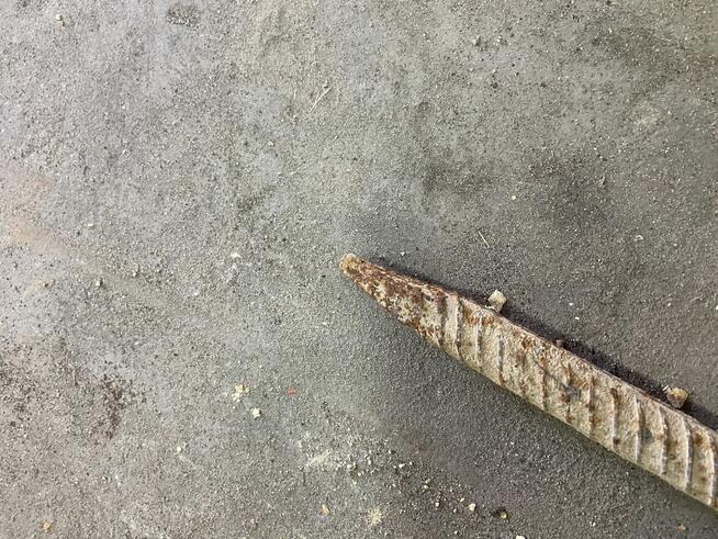 Łom długości 1 m, solidny