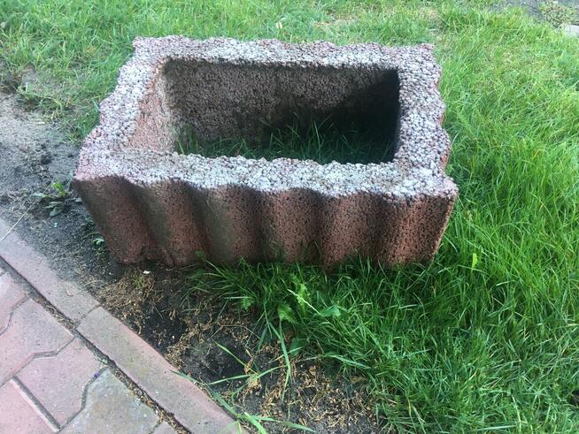 Beton betonowe donice gazon działka ogród