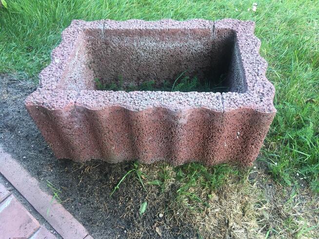 Beton betonowe donice gazon działka ogród