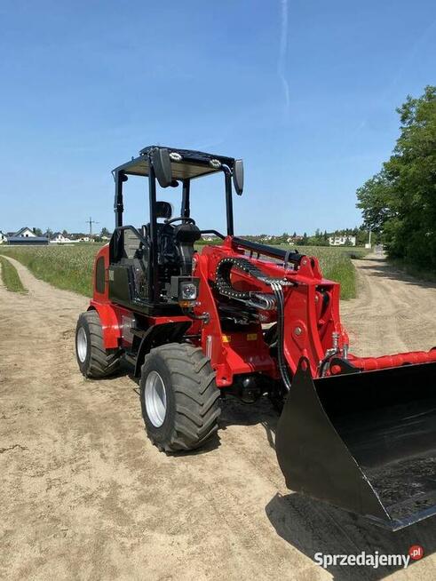 ŁADOWARKA TELESKOPOWA HORNET HMA808T – KOMPAKTOWA