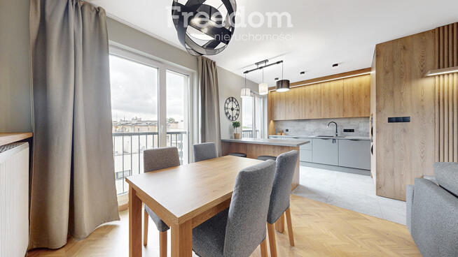 Czteropokojowy apartament z tarasem - Centrum