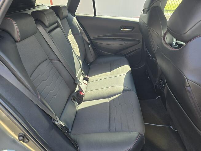 Toyota Corolla SELECTION 1.8 HYBRID Bogata wersja Salon Polska Gwarancja do 3 lat!