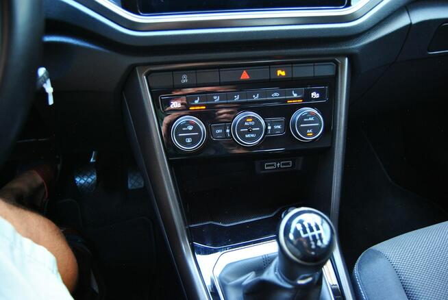 Volkswagen T-Roc APP CONNECT * LEDY * Grzane fotele * Parc tronik *OPŁACONY